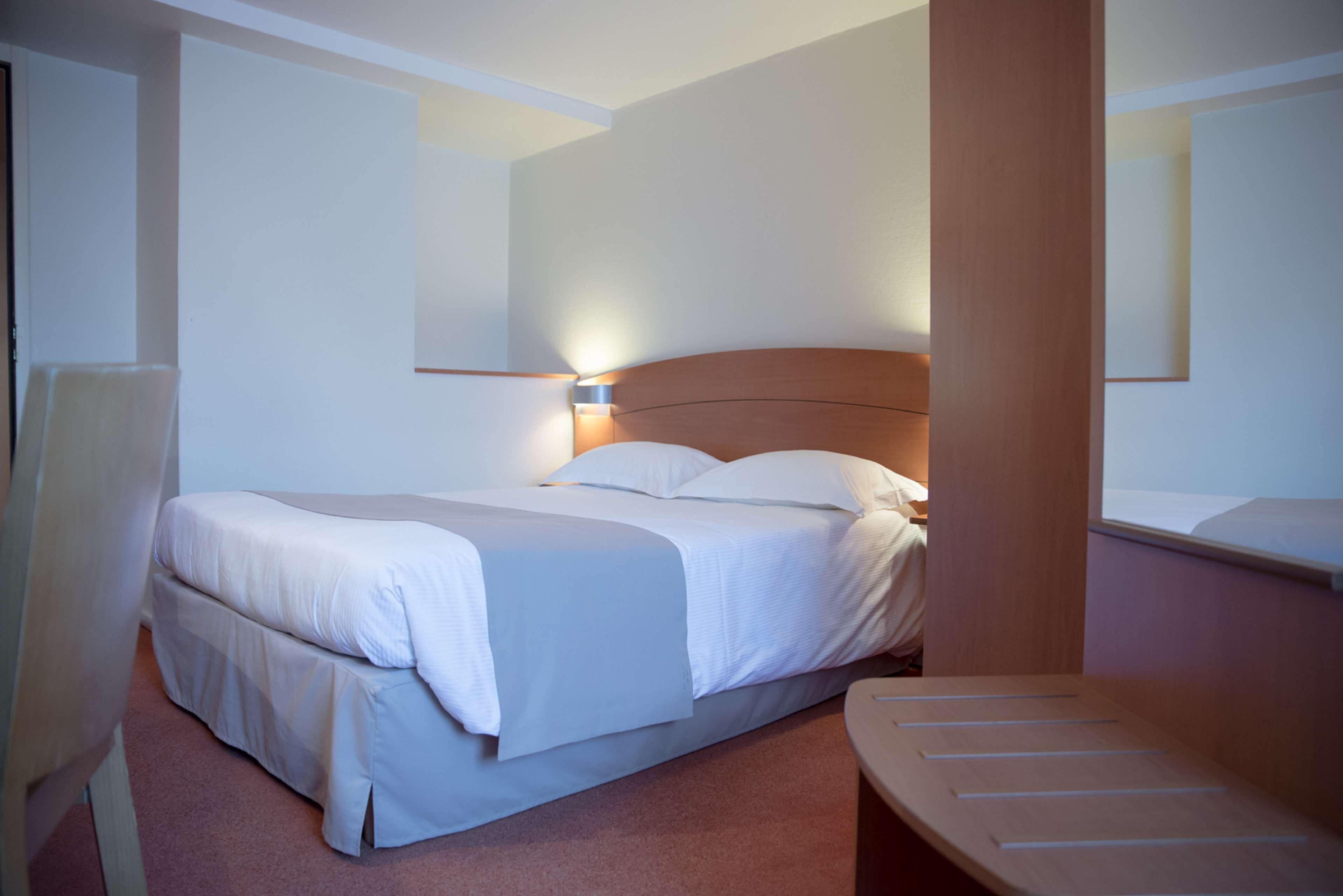 Kyriad Rennes Nord Hotel Ngoại thất bức ảnh