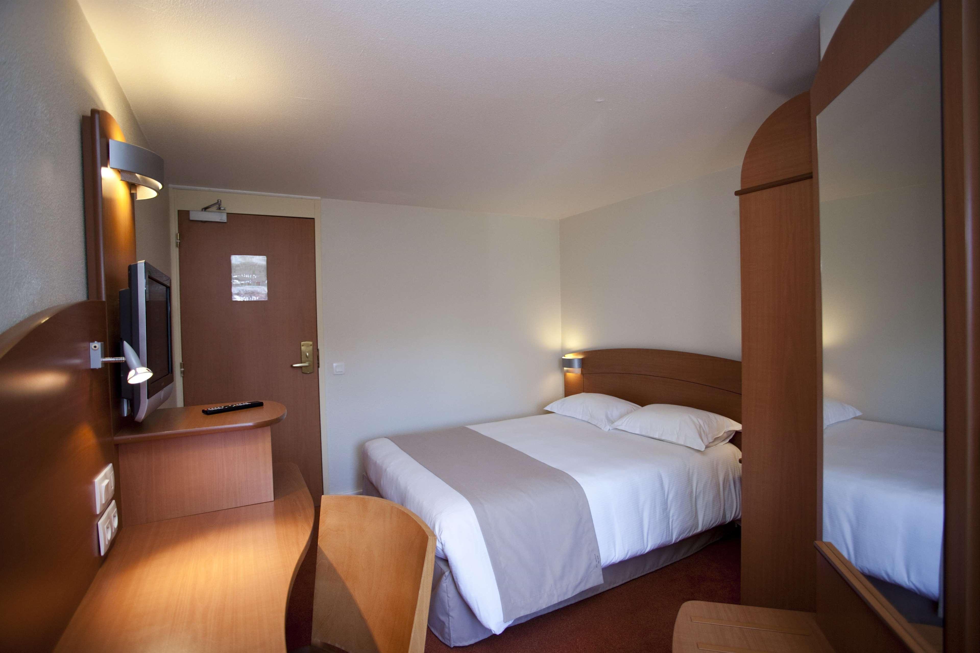 Kyriad Rennes Nord Hotel Ngoại thất bức ảnh