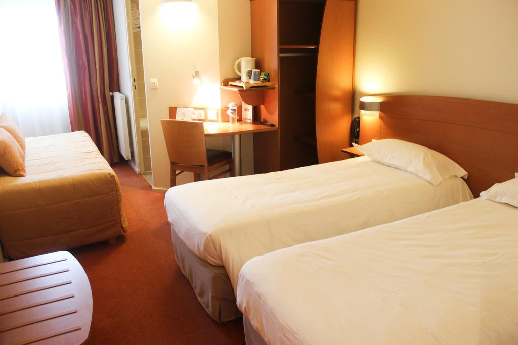 Kyriad Rennes Nord Hotel Ngoại thất bức ảnh