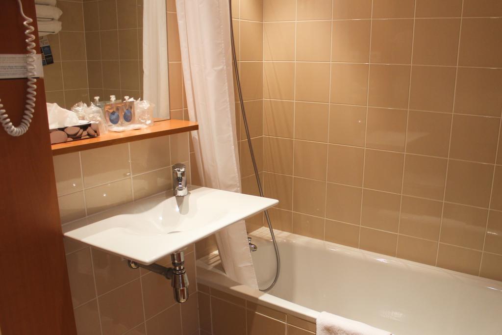 Kyriad Rennes Nord Hotel Ngoại thất bức ảnh