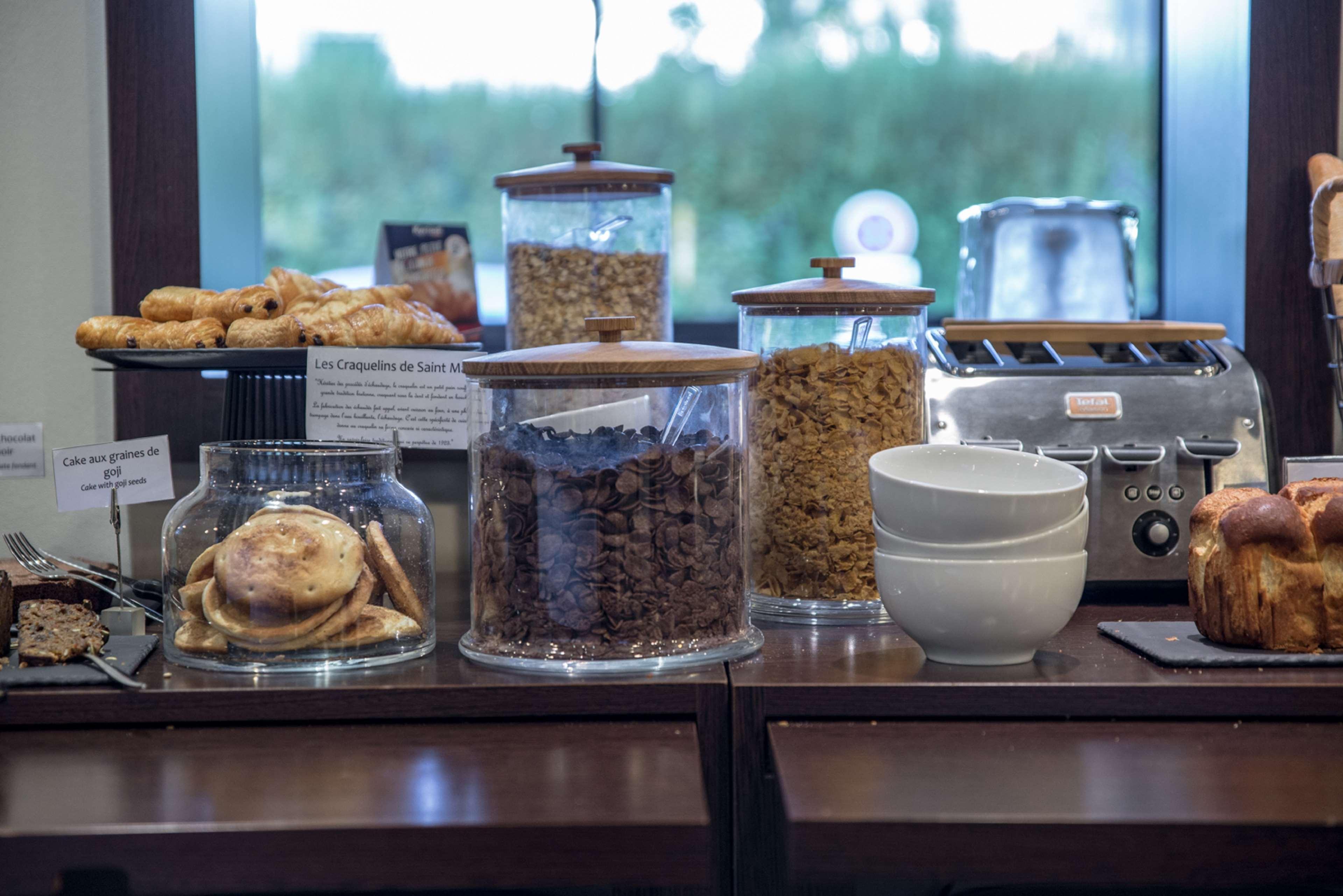 Kyriad Rennes Nord Hotel Ngoại thất bức ảnh